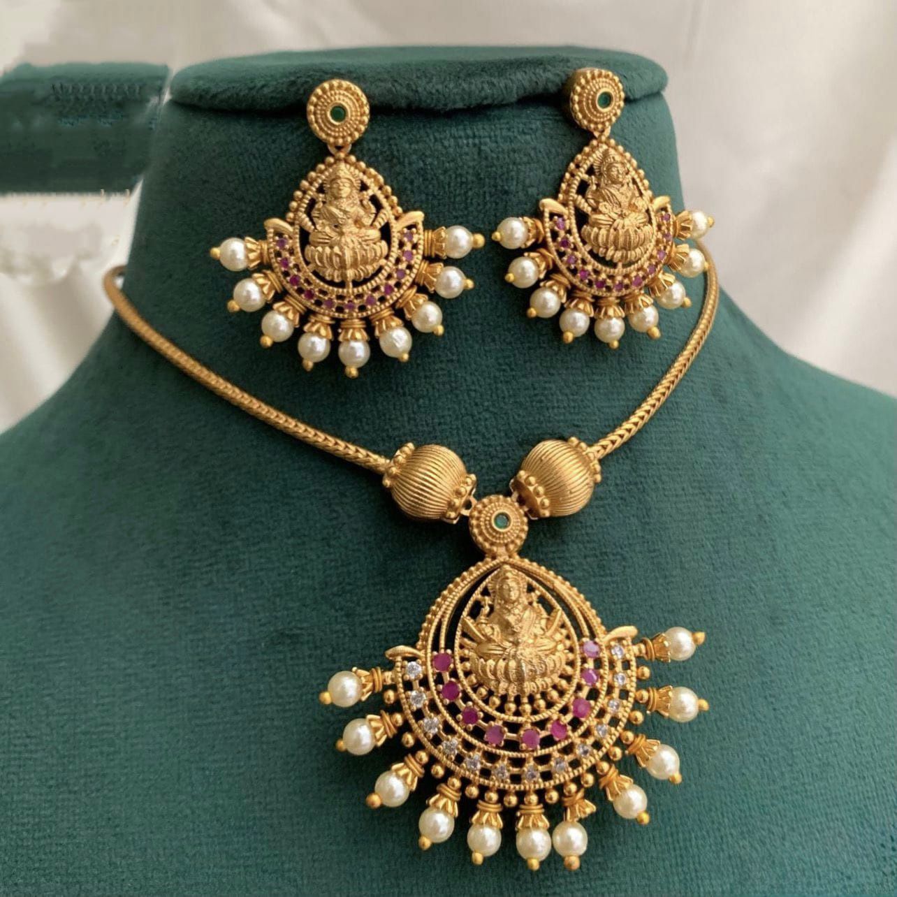 Pearl necklace